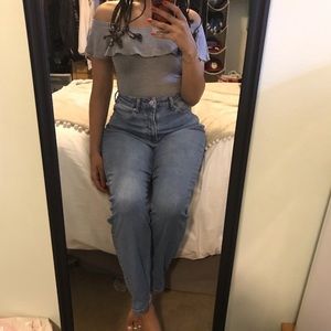 AMERICAN EAGLE MOM JEANS
